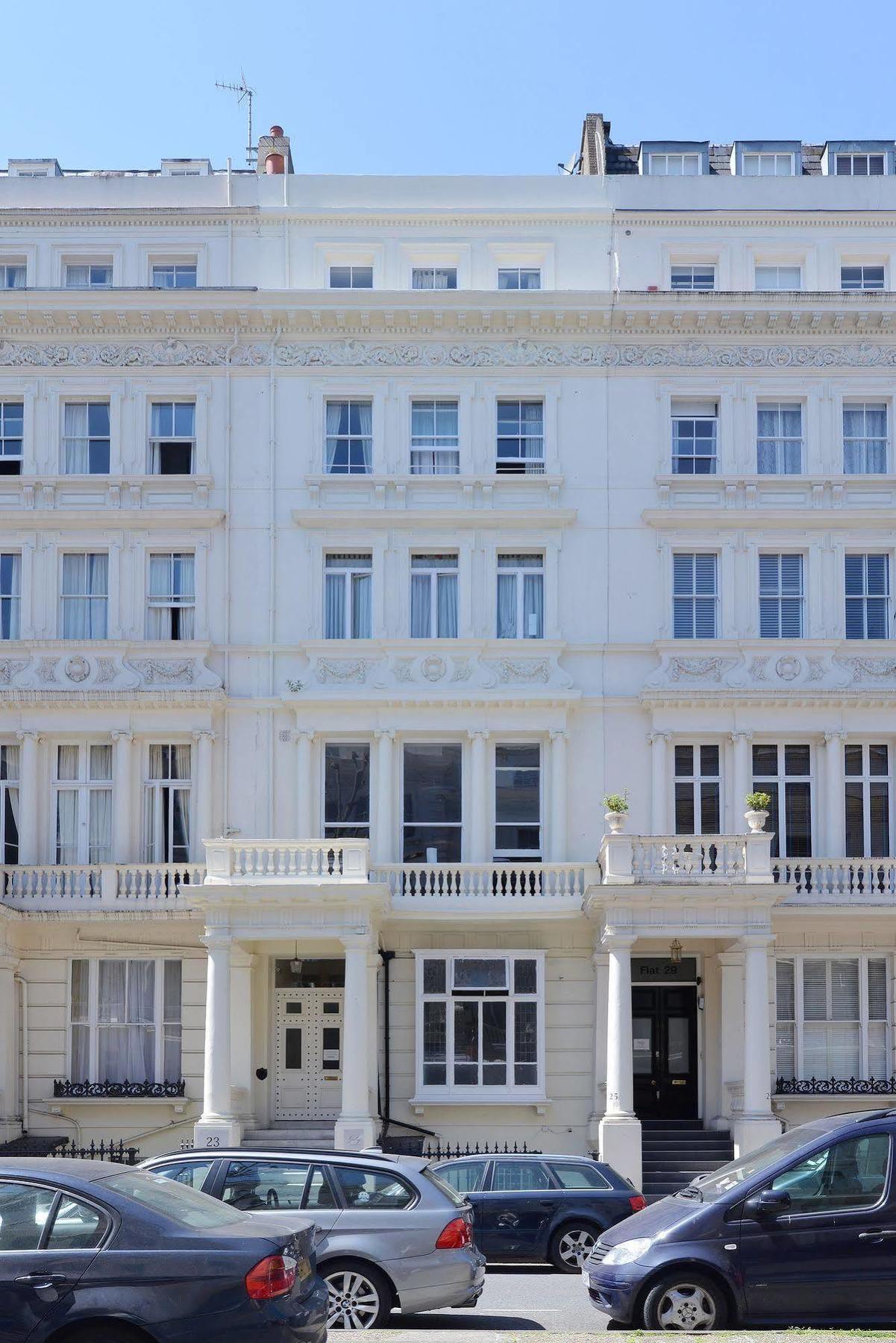 Gallery Hyde Park London Exterior photo